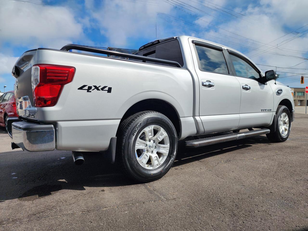 2017 Nissan Titan 4WD Crew Cab SV - Photo #7