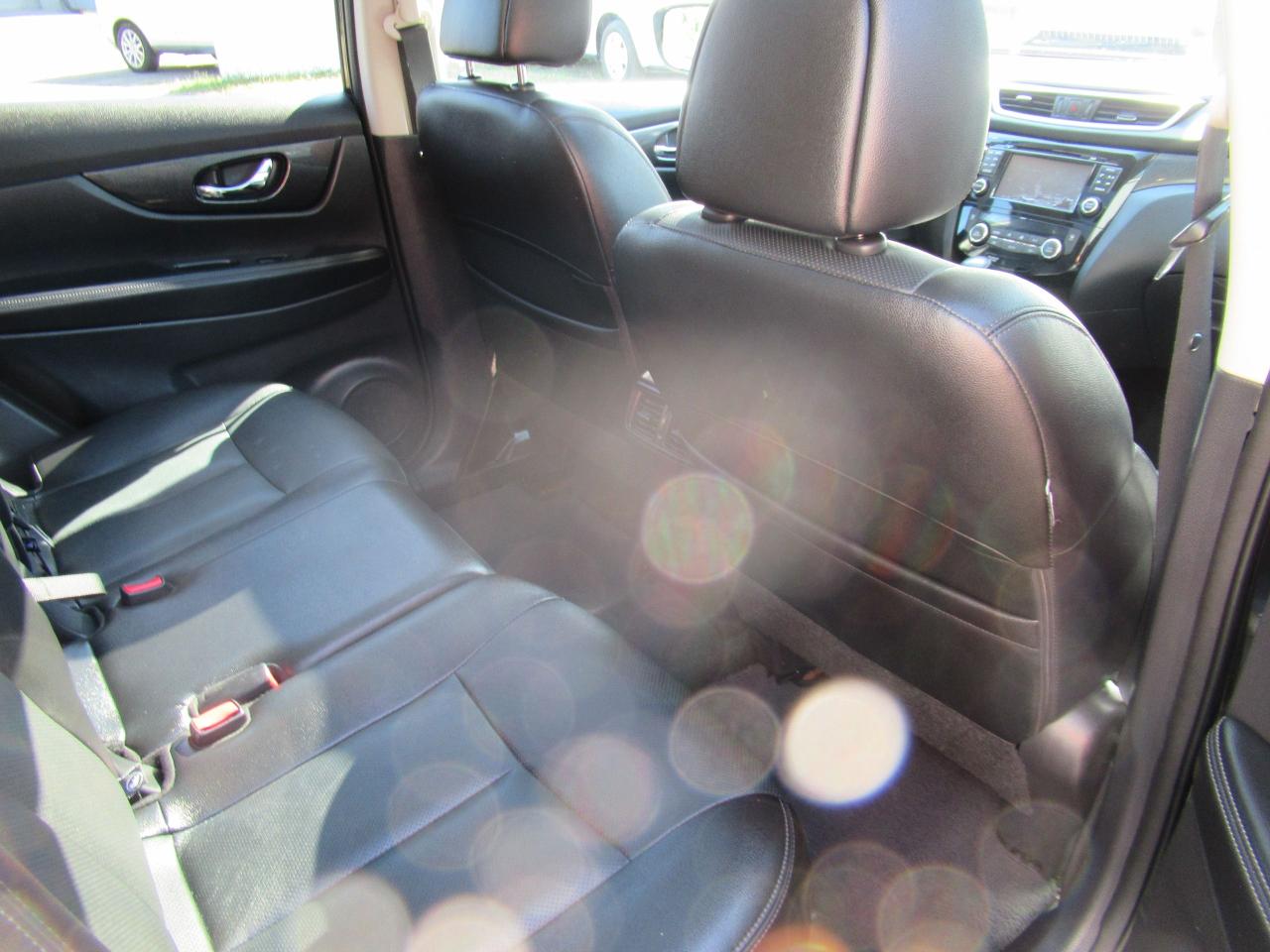 2016 Nissan Rogue SV - Photo #10