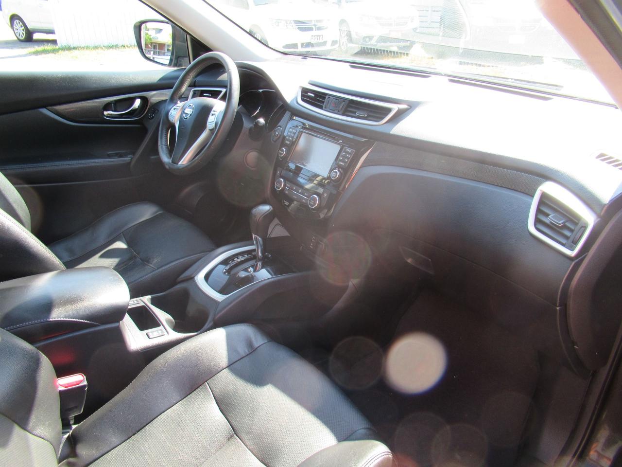 2016 Nissan Rogue SV - Photo #9