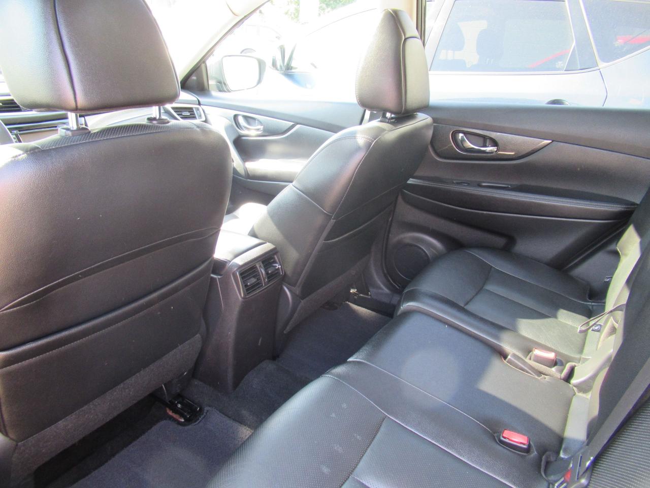 2016 Nissan Rogue SV - Photo #8