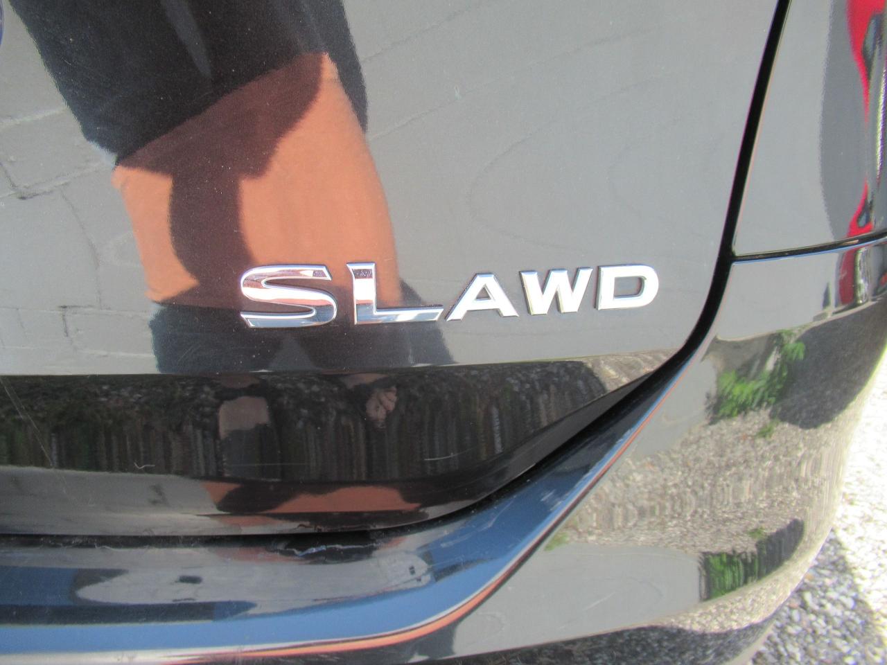 2016 Nissan Rogue SV - Photo #4