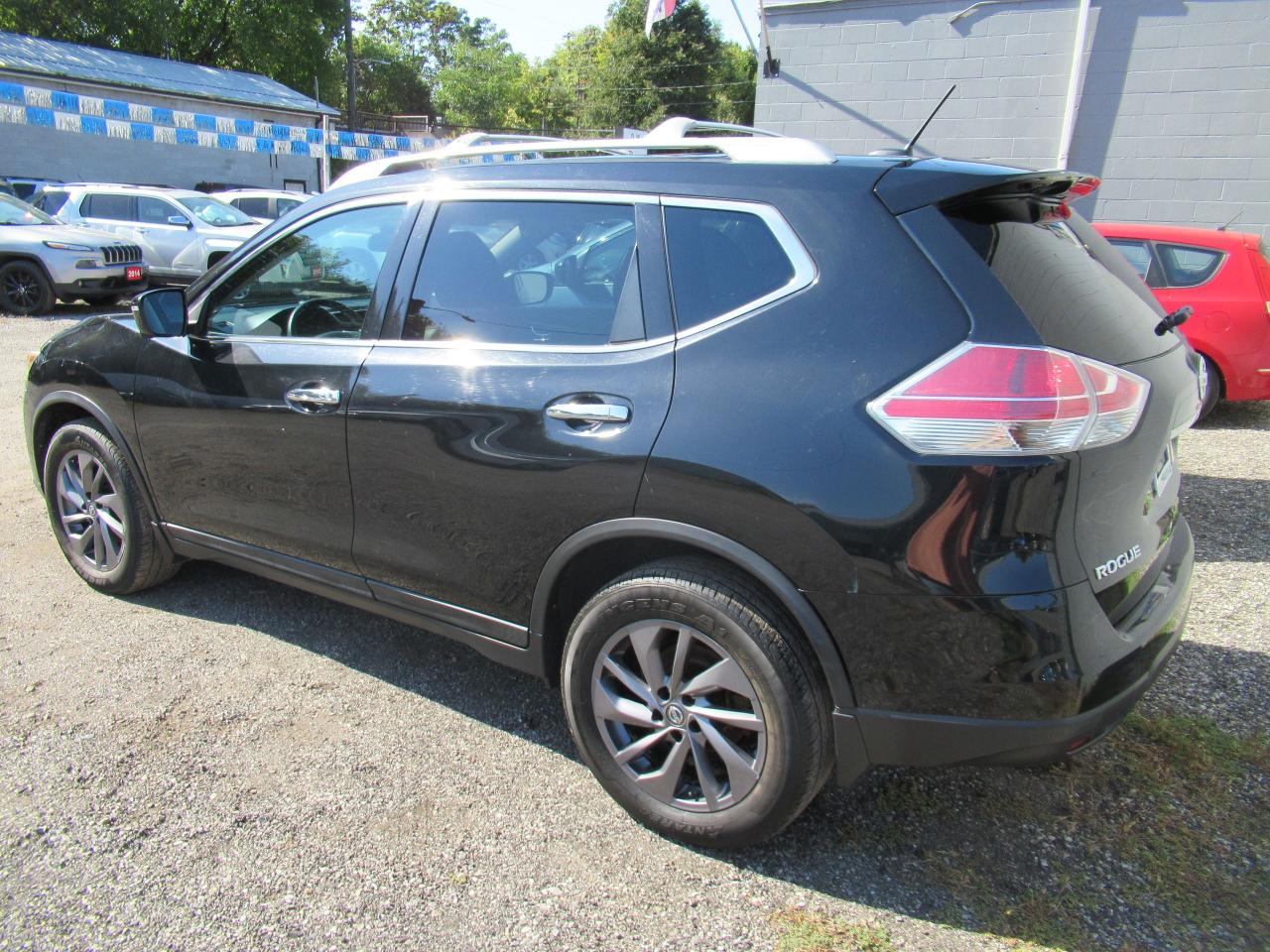 2016 Nissan Rogue SV - Photo #3