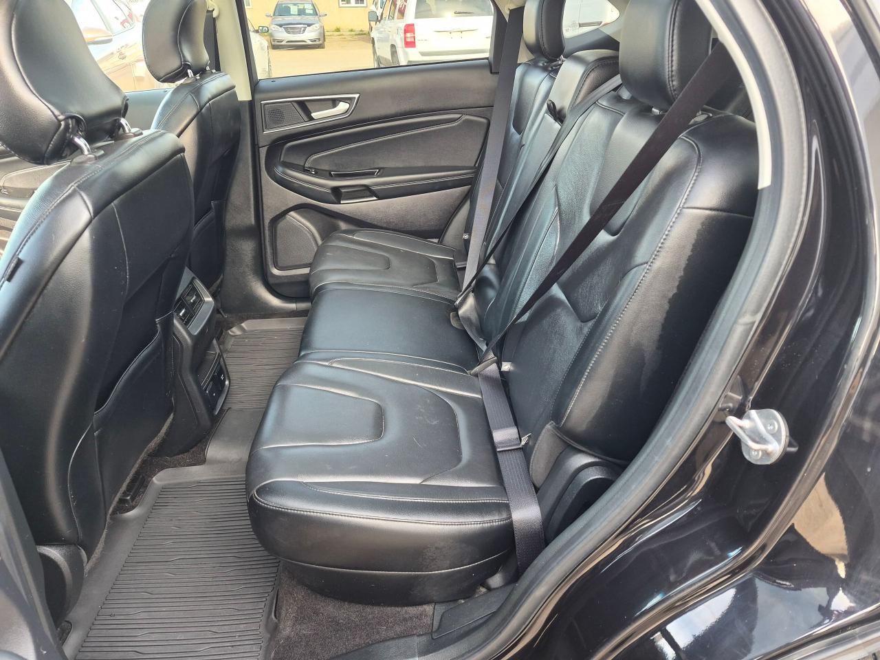 2019 Ford Edge Titanium AWD, Lthr, Pano, Nav, BU Cam, Remote, Bli - Photo #25