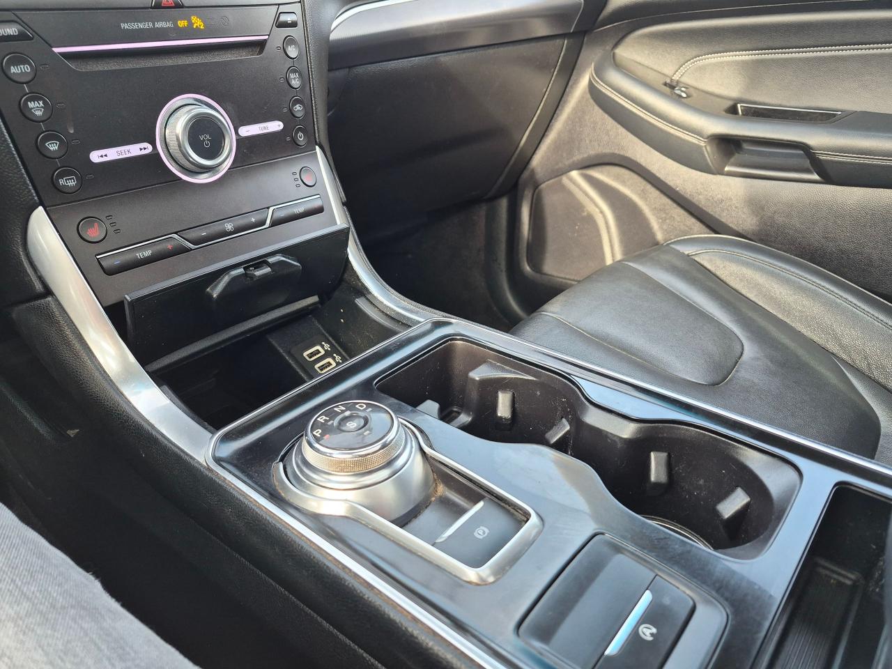 2019 Ford Edge Titanium AWD, Lthr, Pano, Nav, BU Cam, Remote, Bli - Photo #28