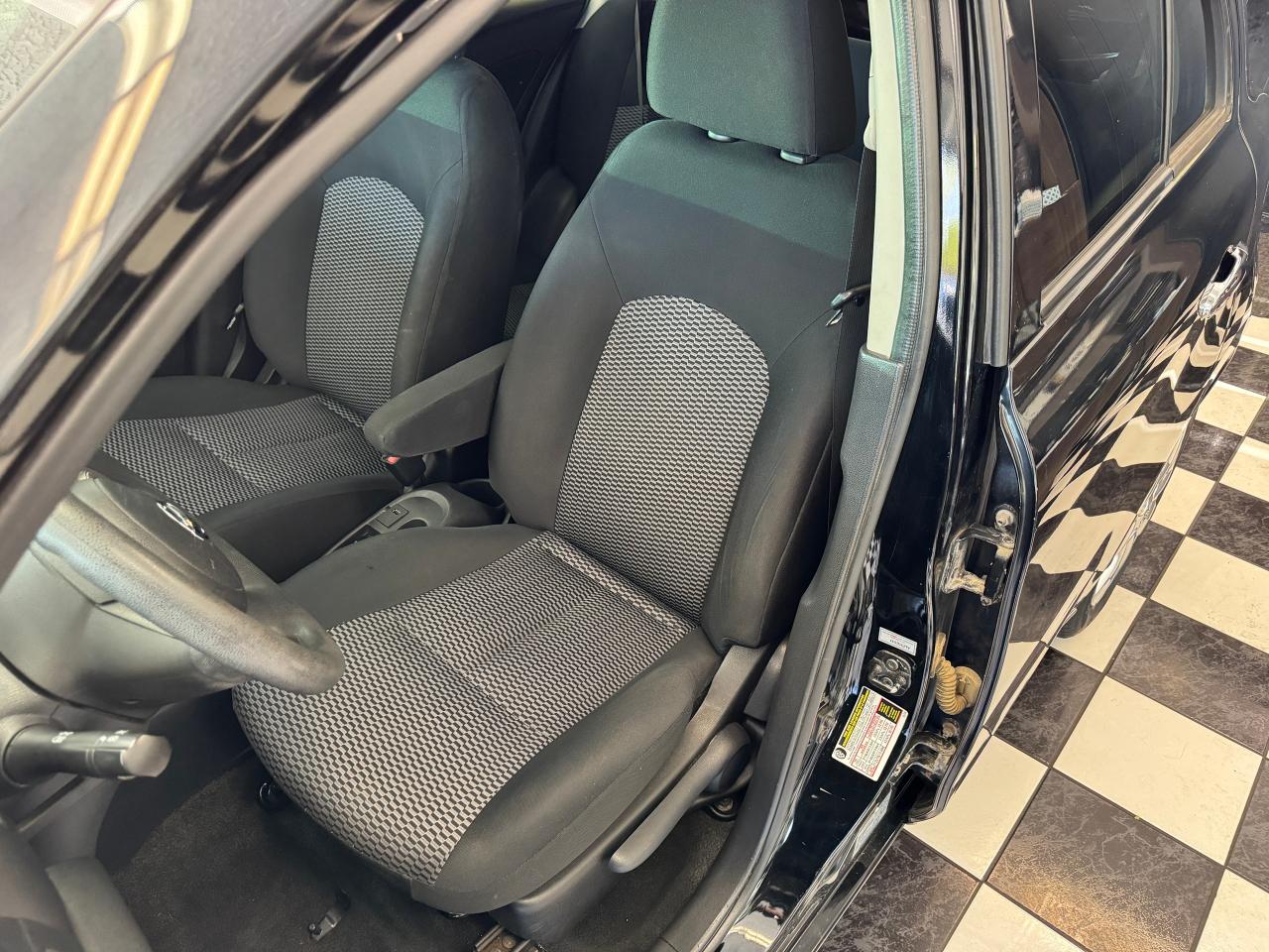 2015 Nissan Micra KROM+Camera+A/C+Bluetooth Photo17