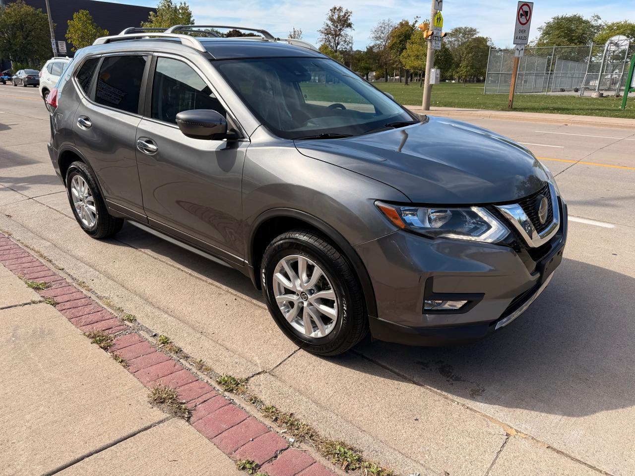 2019 Nissan Rogue SV Photo2