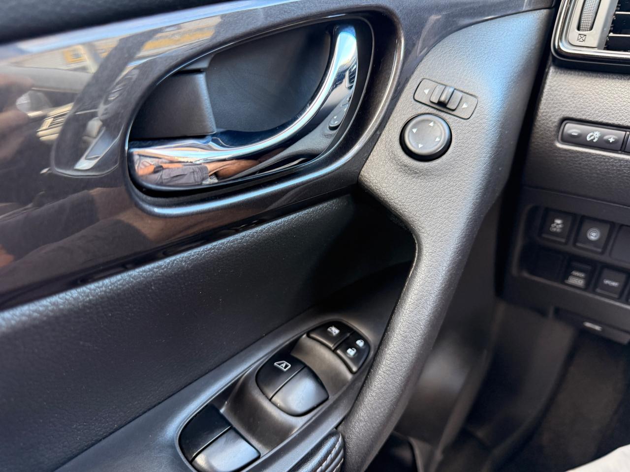 2019 Nissan Rogue SV - Photo #31