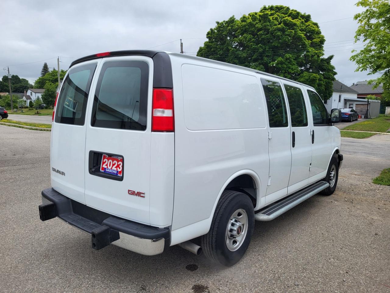 2023 GMC Savana G2500 Cargo | Partition | Running Boards | Great Condition Photo3