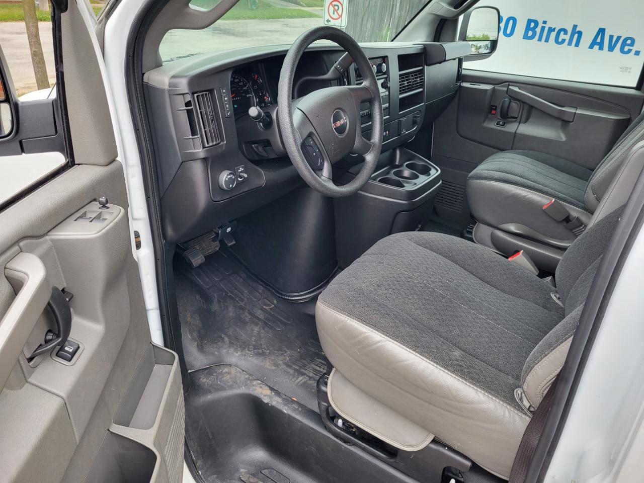 2023 GMC Savana G2500 Cargo | Partition | Running Boards | Great Condition Photo