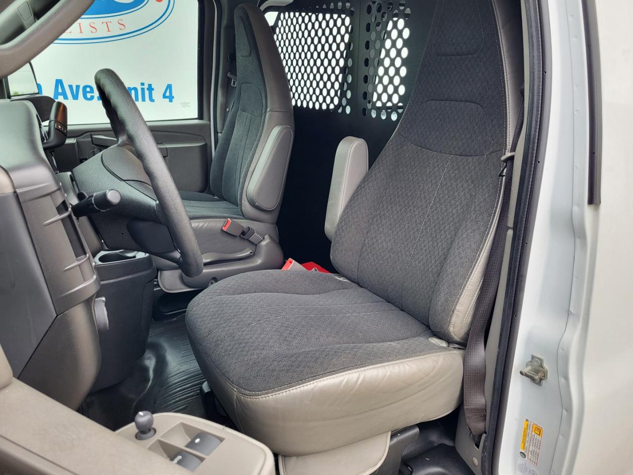 2023 GMC Savana G2500 Cargo | Partition | Running Boards | Great Condition Photo