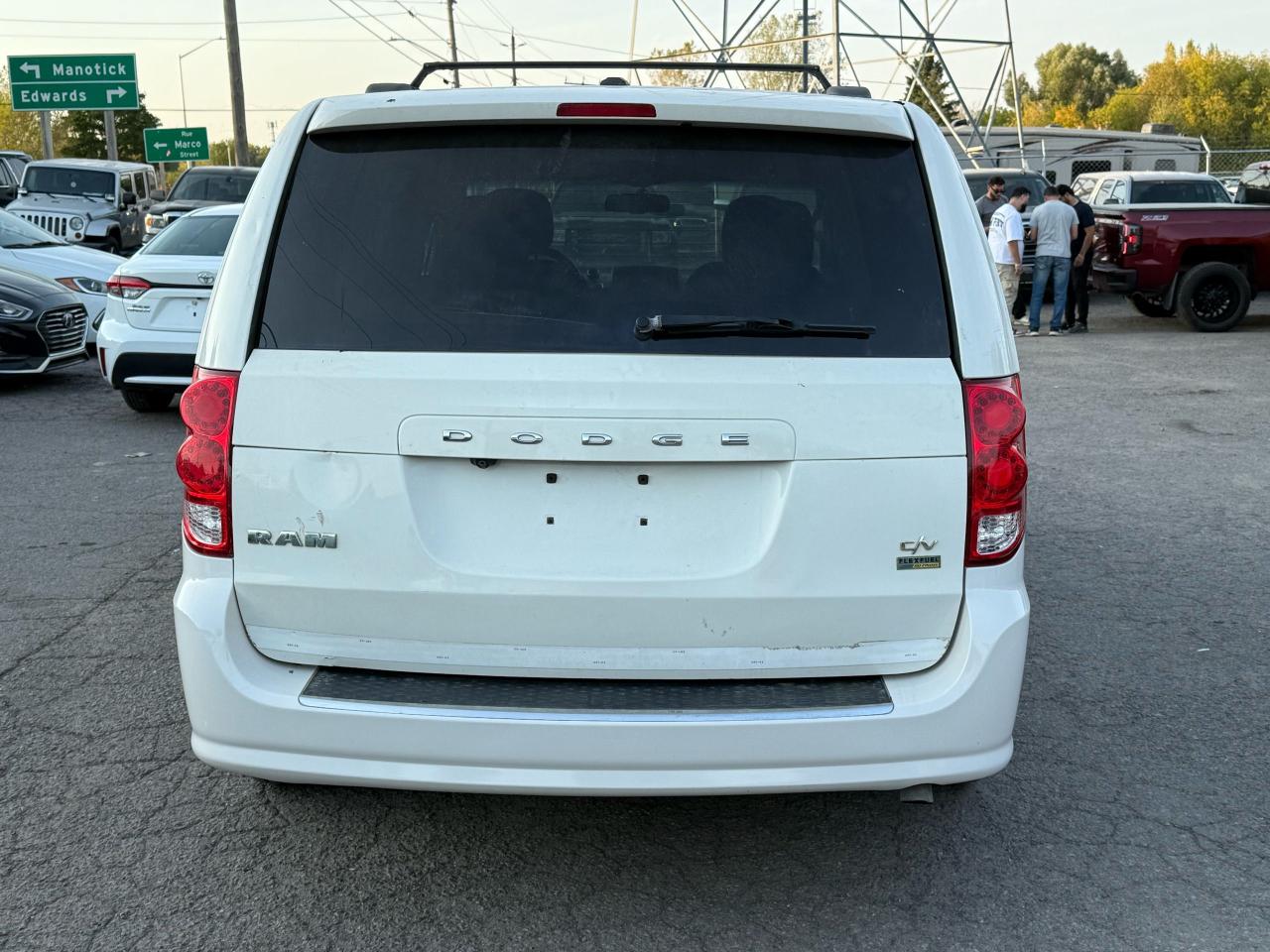 2013 Dodge Grand Caravan SXT - Photo #4