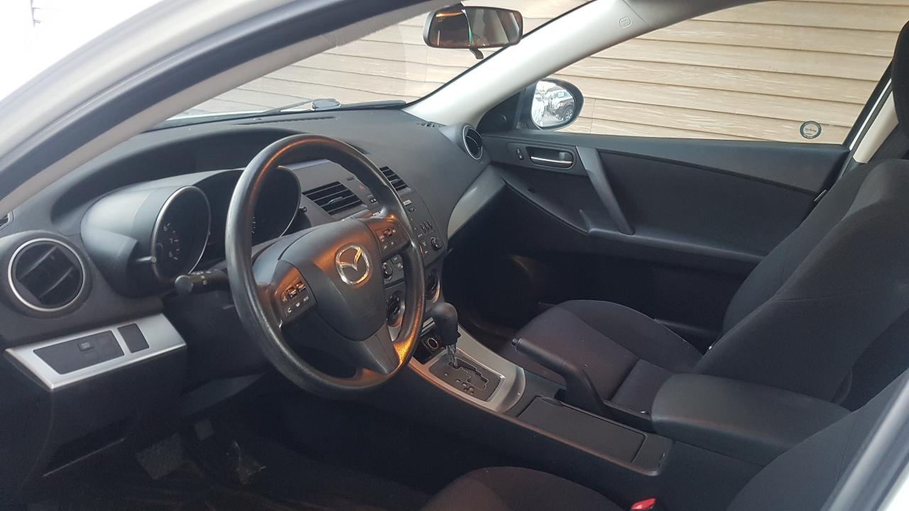 2010 Mazda MAZDA3 GX - Photo #3
