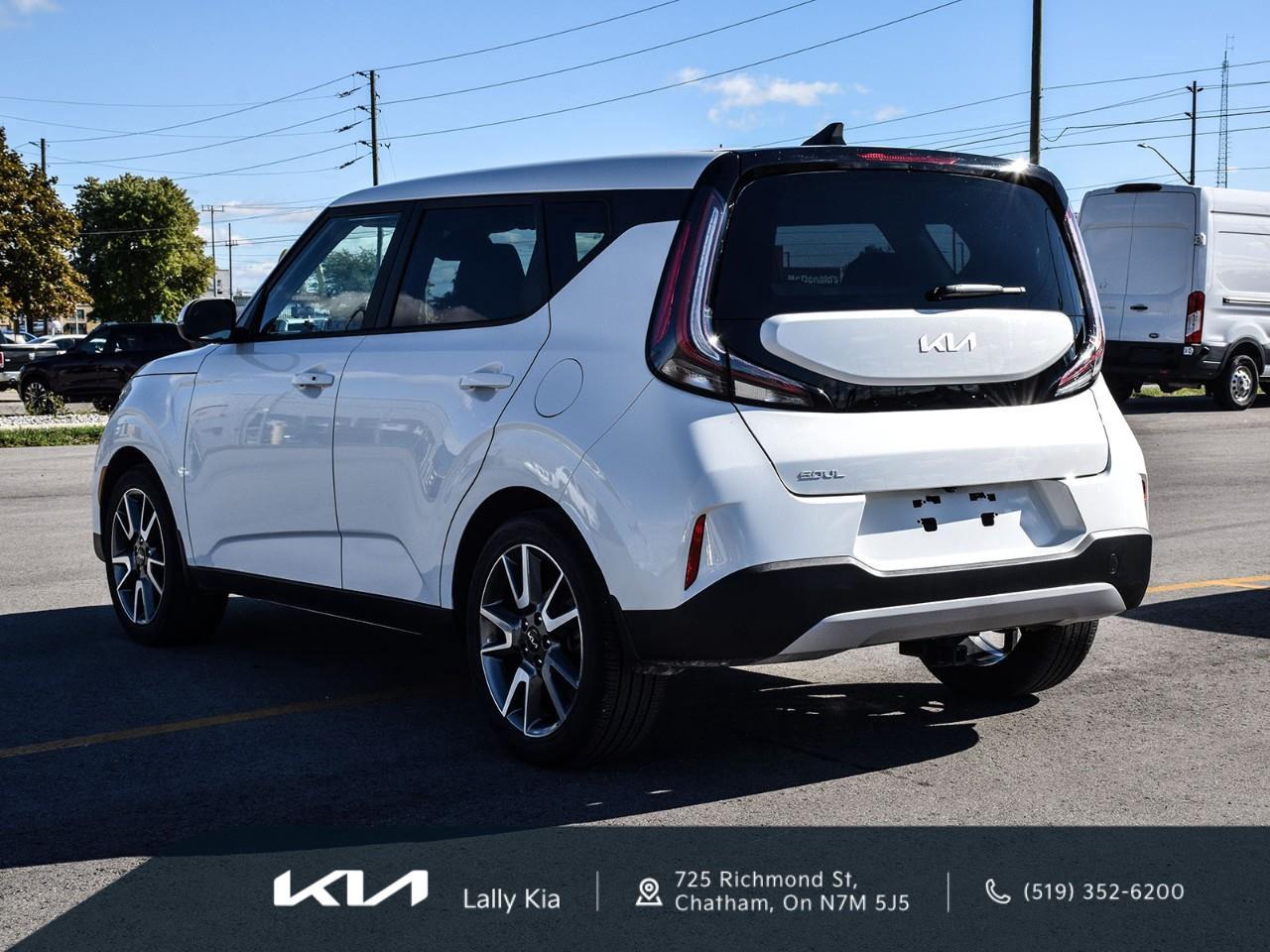 2024 Kia Soul EX Premium New Arrival | Clean CarFax | Low KMs | Roof | Nav Photo3