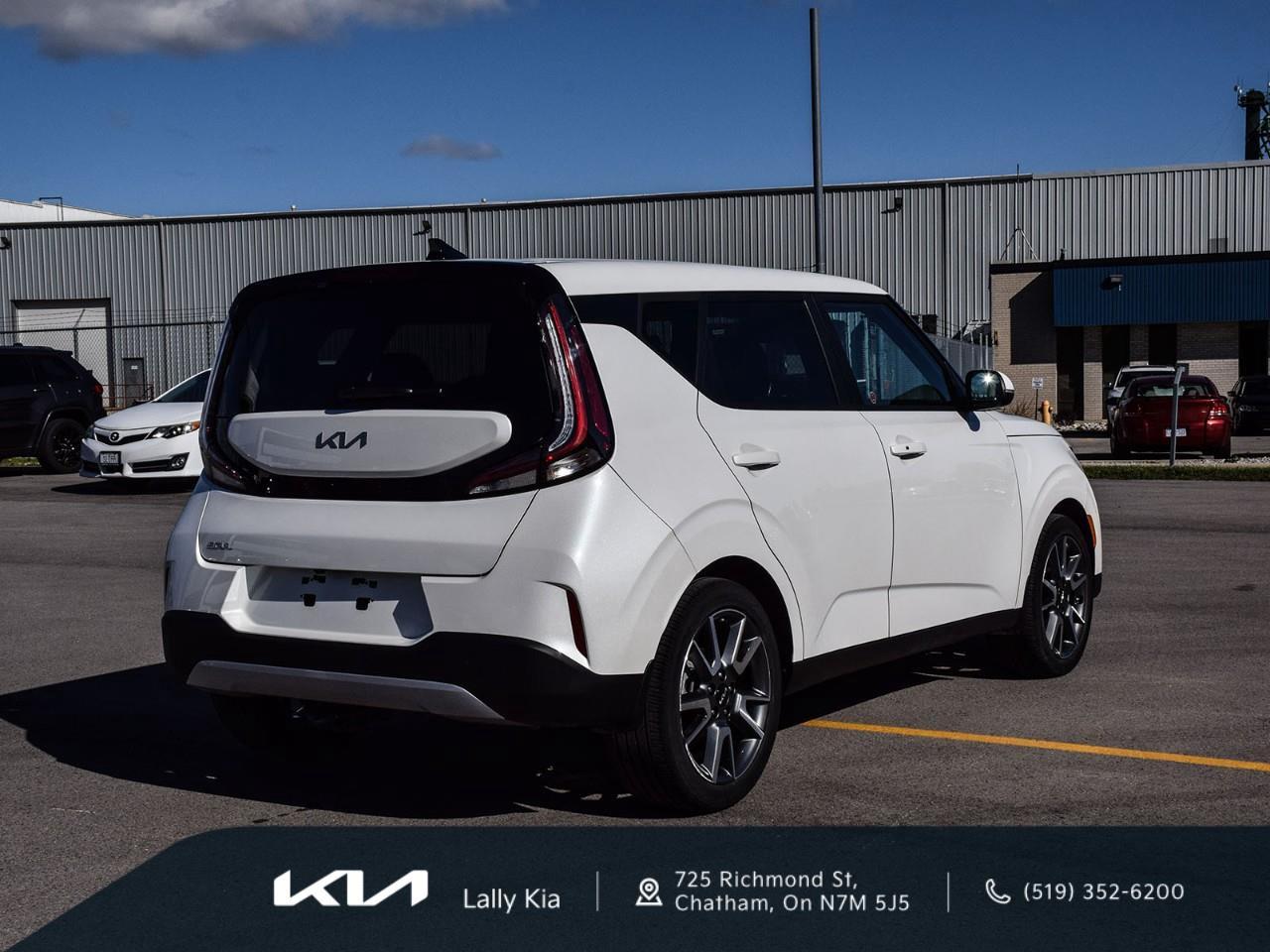 2024 Kia Soul EX Premium New Arrival | Clean CarFax | Low KMs | Roof | Nav Photo
