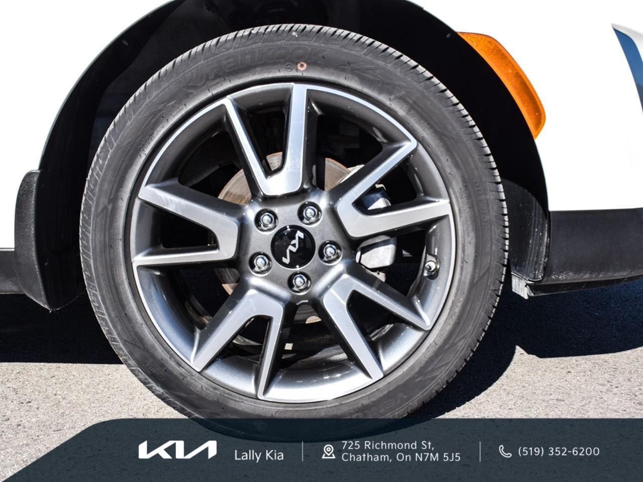 2024 Kia Soul EX Premium New Arrival | Clean CarFax | Low KMs | Roof | Nav Photo