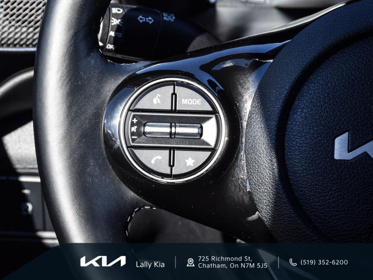 2024 Kia Soul EX Premium New Arrival | Clean CarFax | Low KMs | Roof | Nav Photo