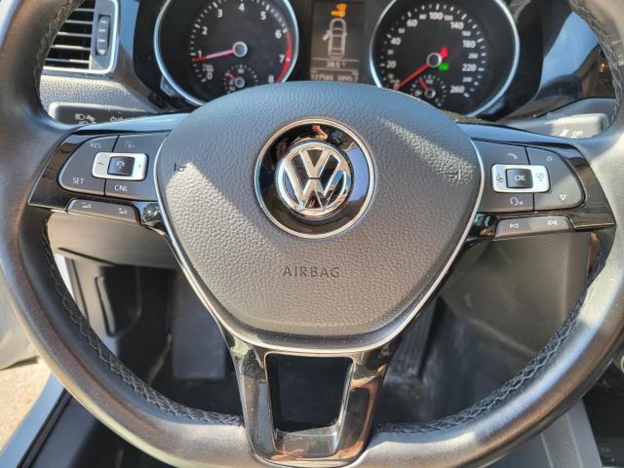 2017 Volkswagen Jetta HIGHLINE Photo32
