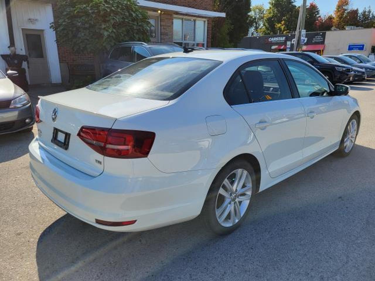 2017 Volkswagen Jetta HIGHLINE Photo2