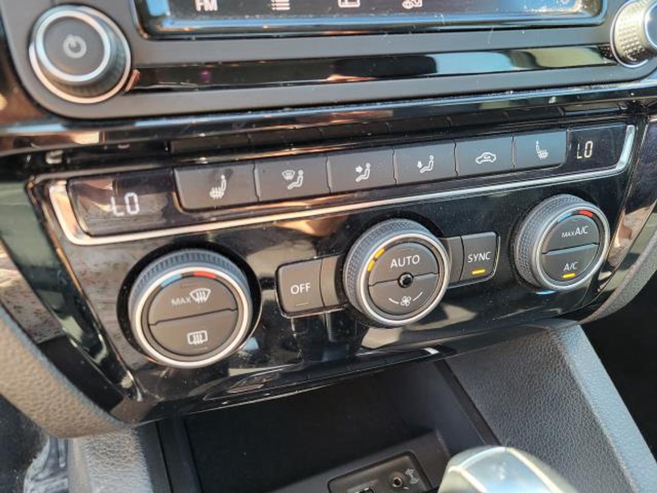 2017 Volkswagen Jetta HIGHLINE Photo