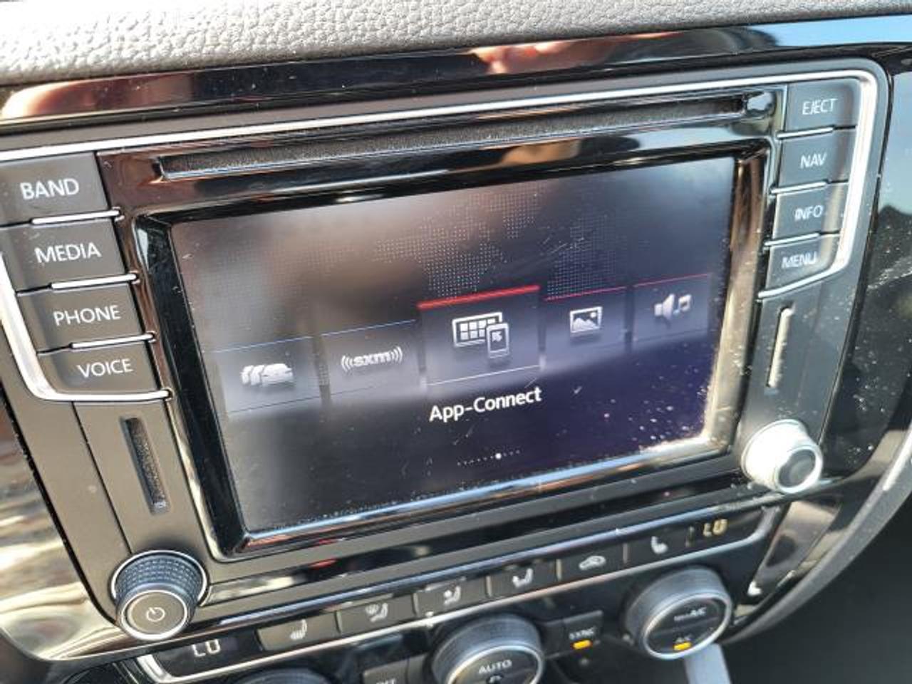 2017 Volkswagen Jetta HIGHLINE Photo