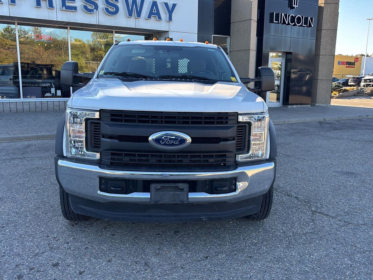 2019 Ford F-550 DUMP BOX, DIESEL, CLOTH, XL TRIM! Photo2