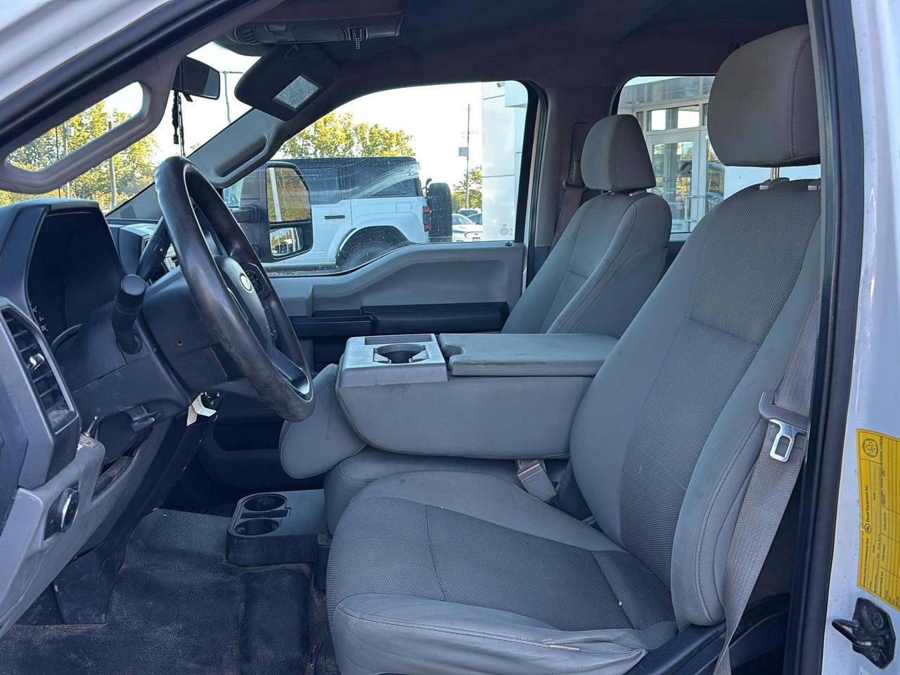 2019 Ford F-550 DUMP BOX, DIESEL, CLOTH, XL TRIM! Photo