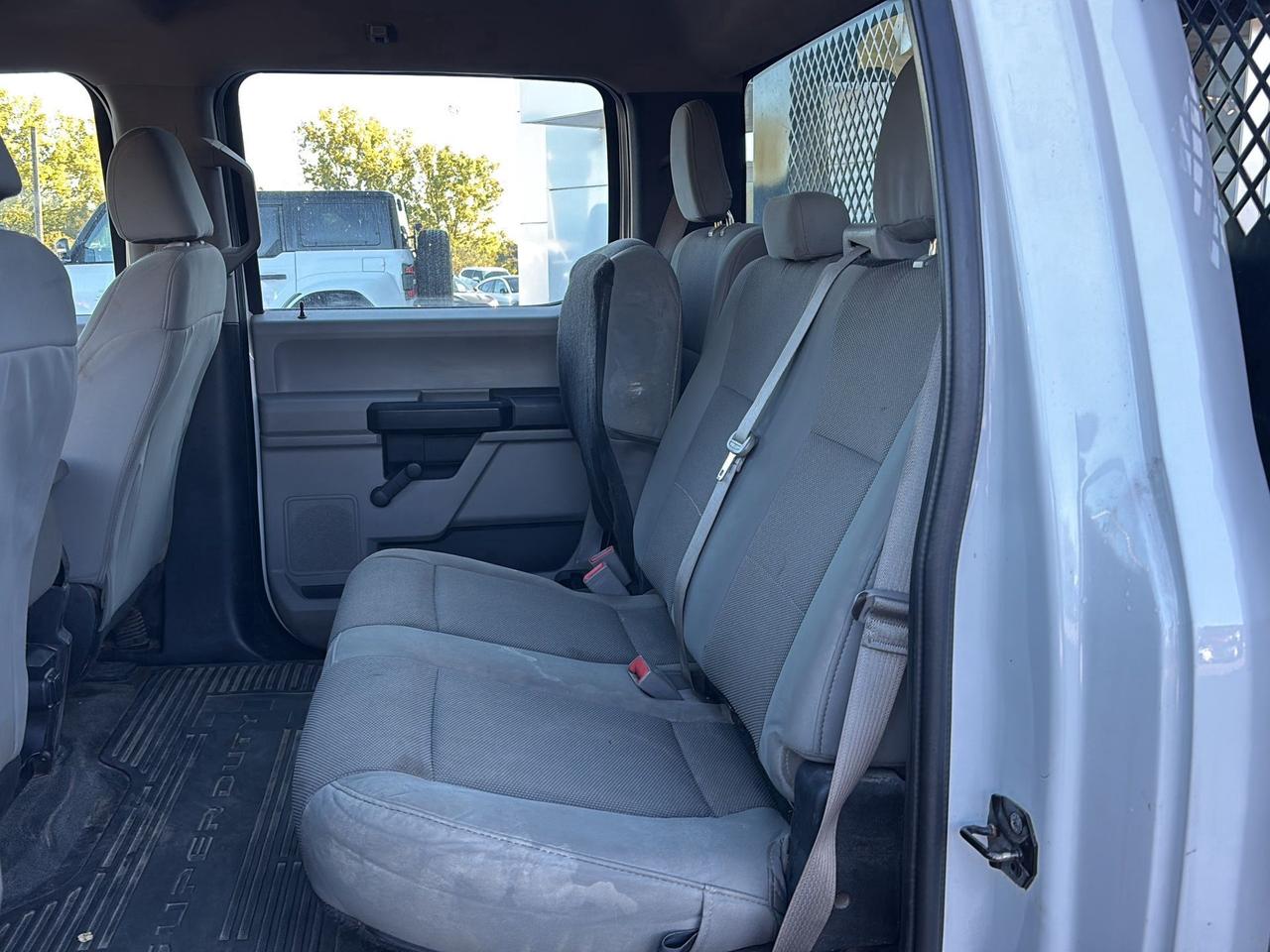2019 Ford F-550 DUMP BOX, DIESEL, CLOTH, XL TRIM! Photo