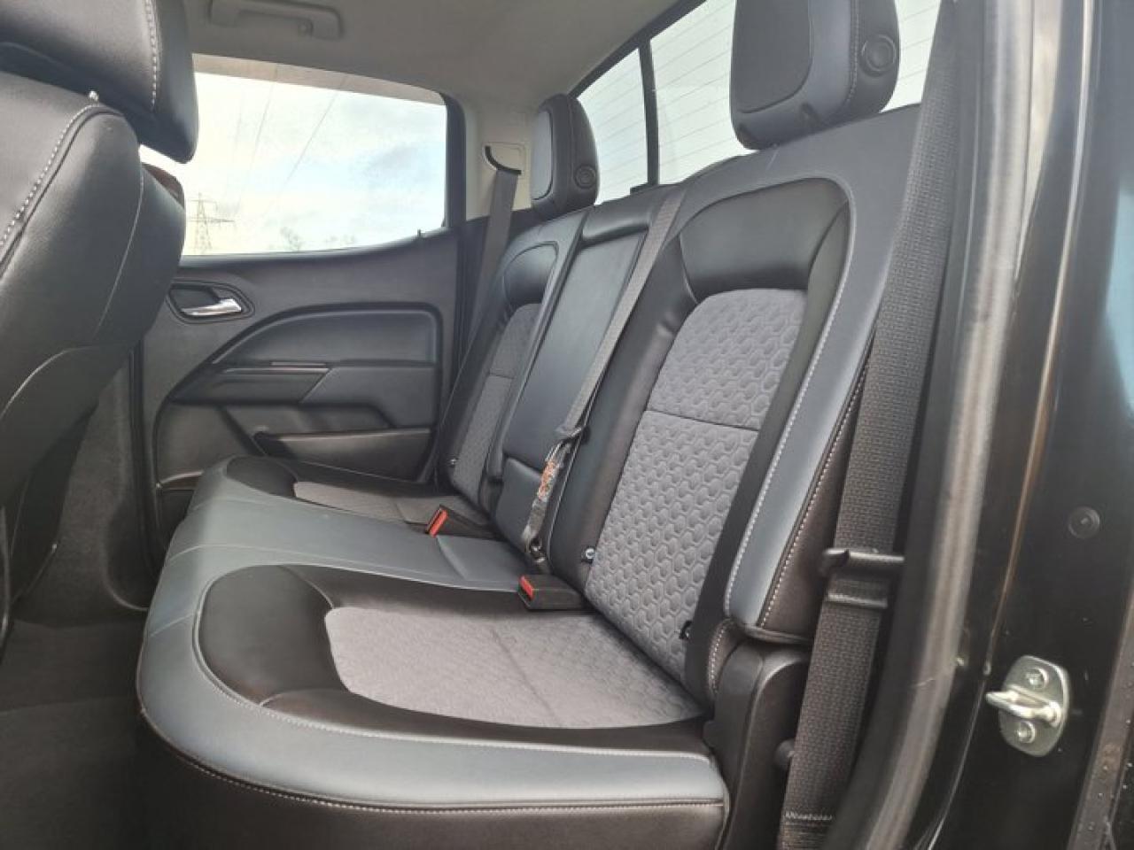 2019 Chevrolet Colorado 4WD Z71 Crew 4WD | V6 | Leather Trim | Heated Seats | CarPlay + Android | Rear Cam & More ! Photo