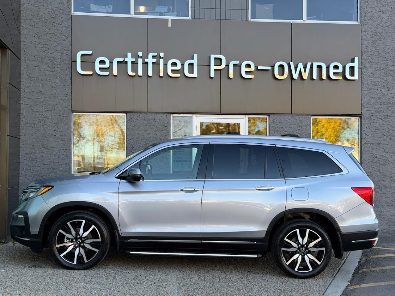 Used 2021 Honda Pilot TOURING w/ TOP MODEL / DVD / PANO ROOF for sale in Calgary, AB