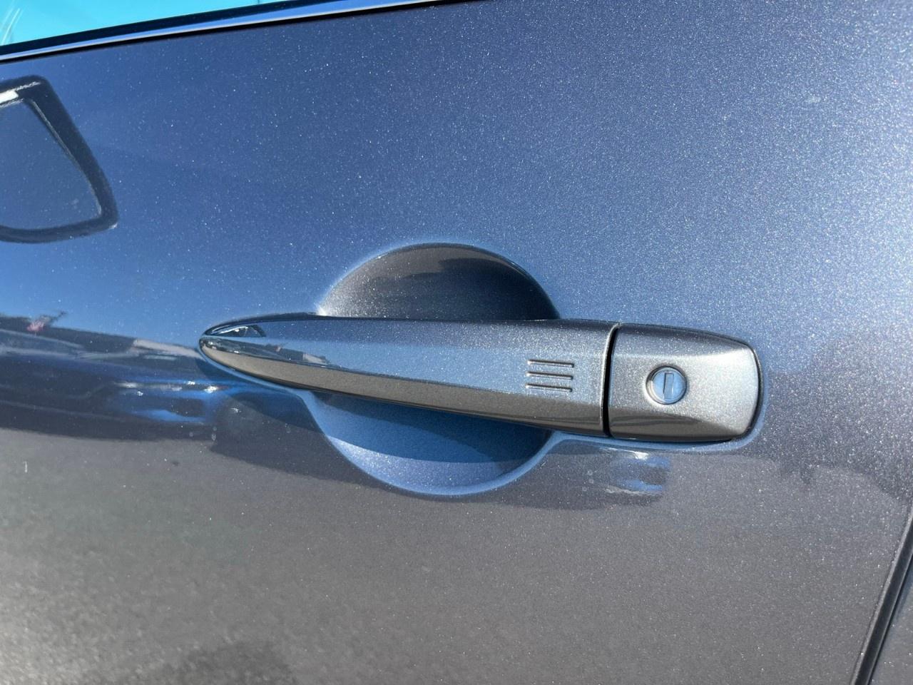 2024 Nissan Pathfinder S 4WD Photo3