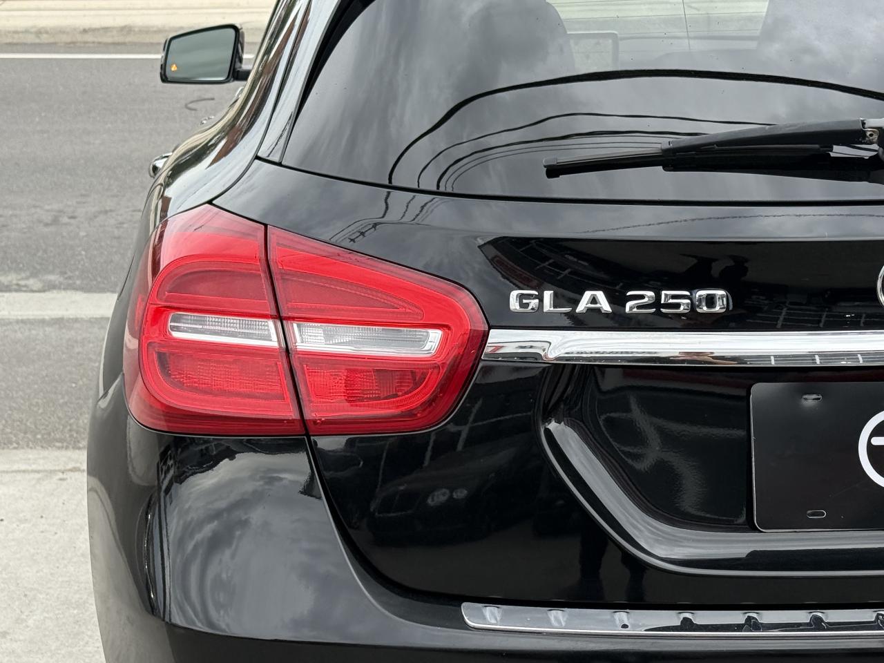 2016 Mercedes-Benz GLA 250 //AMG PKG | EXTENDED LEATHER | HARMAN KARDON Photo