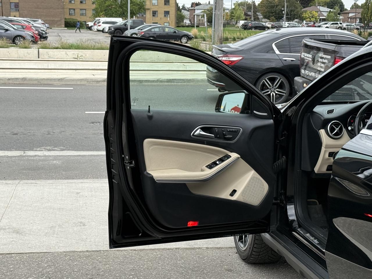 2016 Mercedes-Benz GLA 250 //AMG PKG | EXTENDED LEATHER | HARMAN KARDON Photo