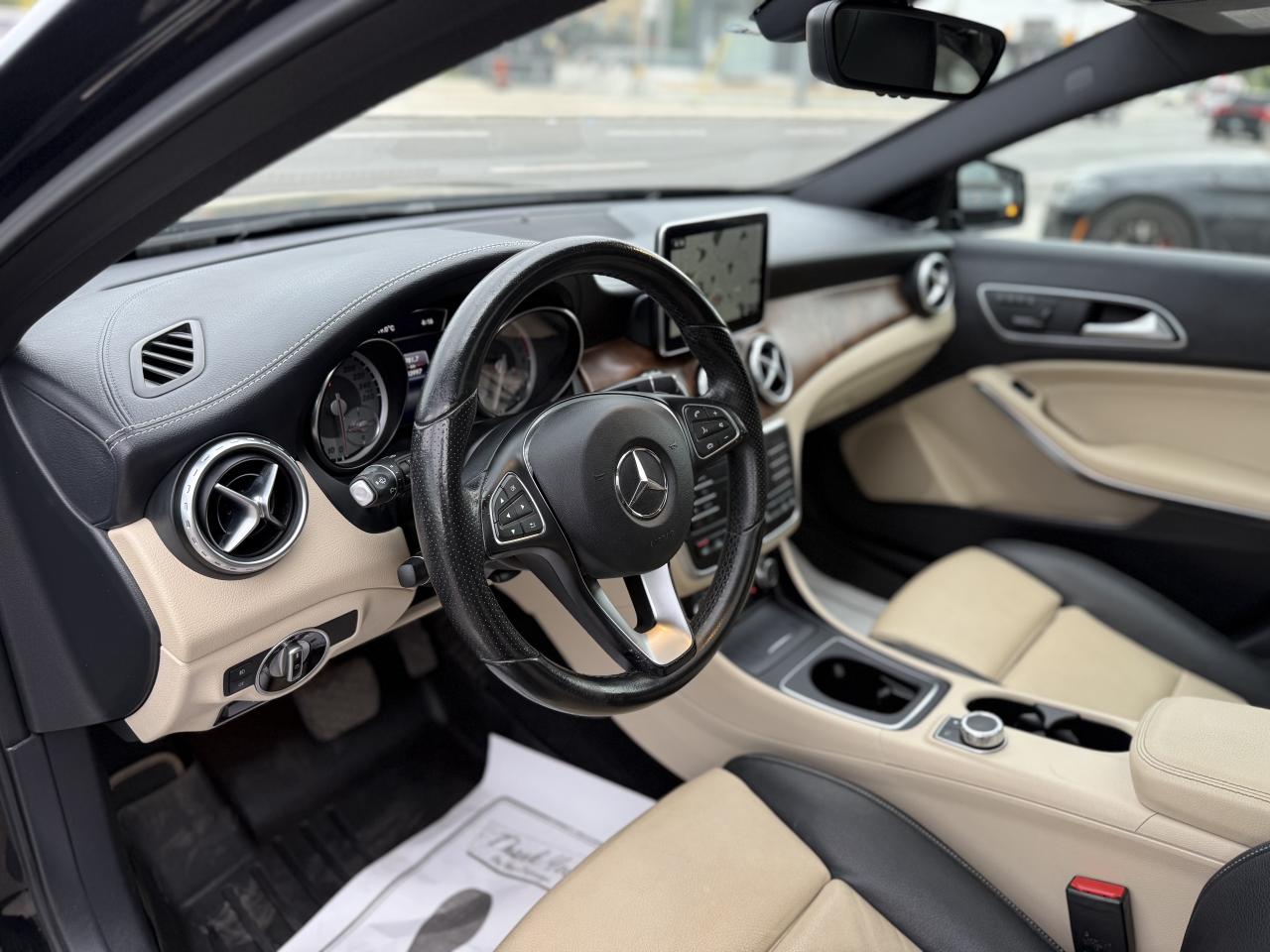 2016 Mercedes-Benz GLA 250 //AMG PKG | EXTENDED LEATHER | HARMAN KARDON Photo