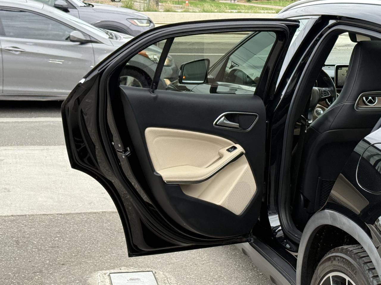 2016 Mercedes-Benz GLA 250 //AMG PKG | EXTENDED LEATHER | HARMAN KARDON Photo