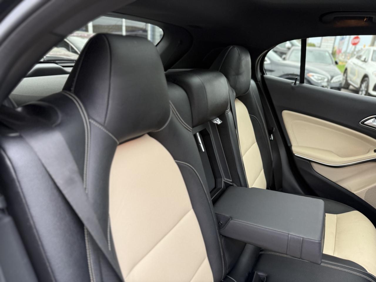 2016 Mercedes-Benz GLA 250 //AMG PKG | EXTENDED LEATHER | HARMAN KARDON Photo