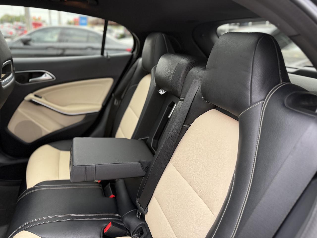 2016 Mercedes-Benz GLA 250 //AMG PKG | EXTENDED LEATHER | HARMAN KARDON Photo