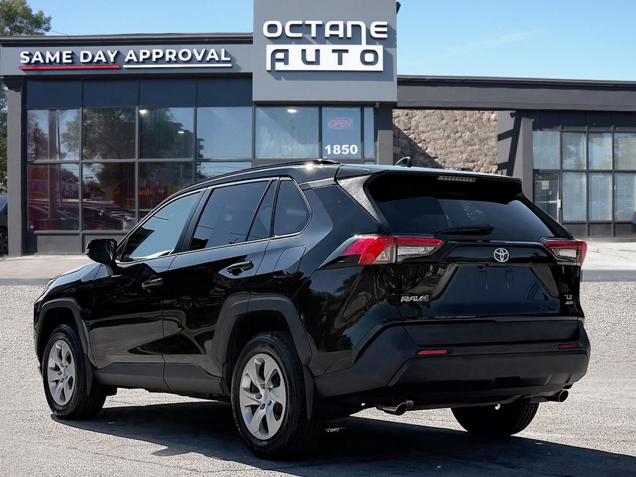 2021 Toyota RAV4 LE AWD - Photo #4