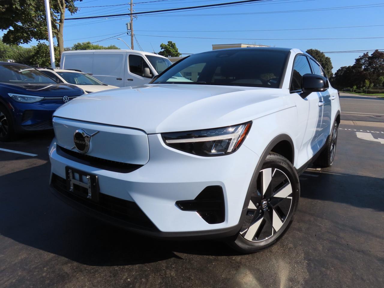 2024 Volvo C40 Recharge Pure Electric CORE Pure Electric - Blind Spot Monitor !!! Photo