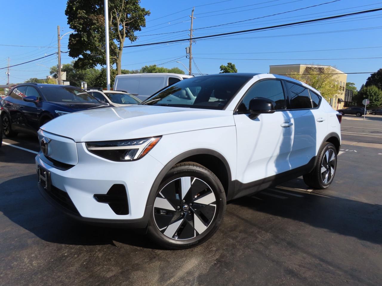 2024 Volvo C40 Recharge Pure Electric CORE Pure Electric - Blind Spot Monitor !!! Photo