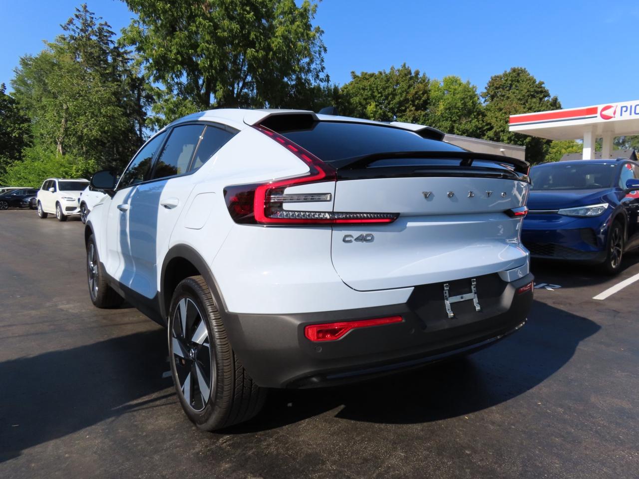 2024 Volvo C40 Recharge Pure Electric CORE Pure Electric - Blind Spot Monitor !!! Photo