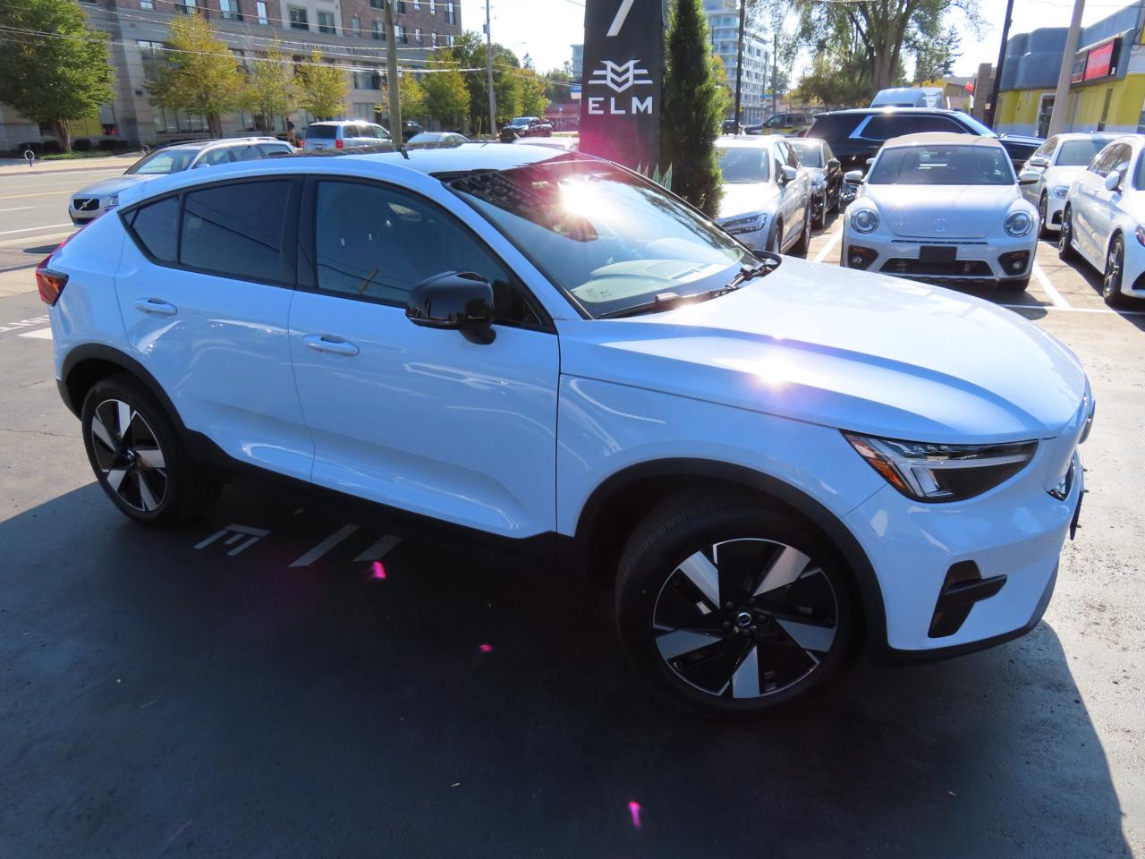 2024 Volvo C40 Recharge Pure Electric CORE Pure Electric - Blind Spot Monitor !!! Photo