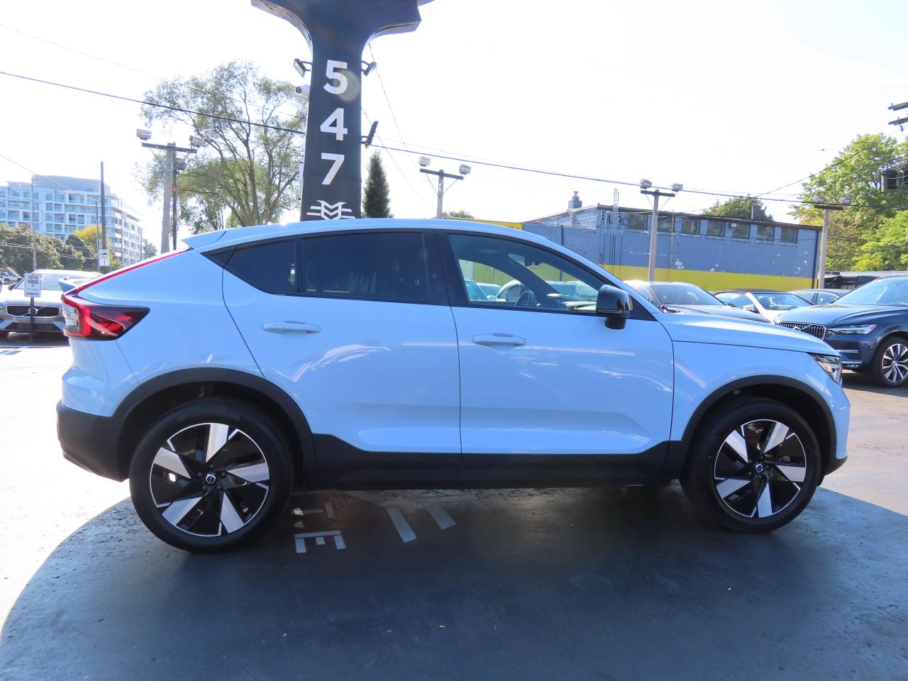 2024 Volvo C40 Recharge Pure Electric CORE Pure Electric - Blind Spot Monitor !!! Photo