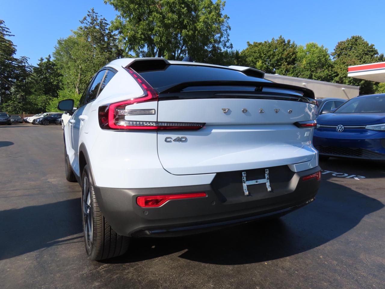 2024 Volvo C40 Recharge Pure Electric CORE Pure Electric - Blind Spot Monitor !!! Photo