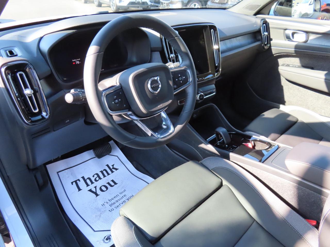 2024 Volvo C40 Recharge Pure Electric CORE Pure Electric - Blind Spot Monitor !!! Photo