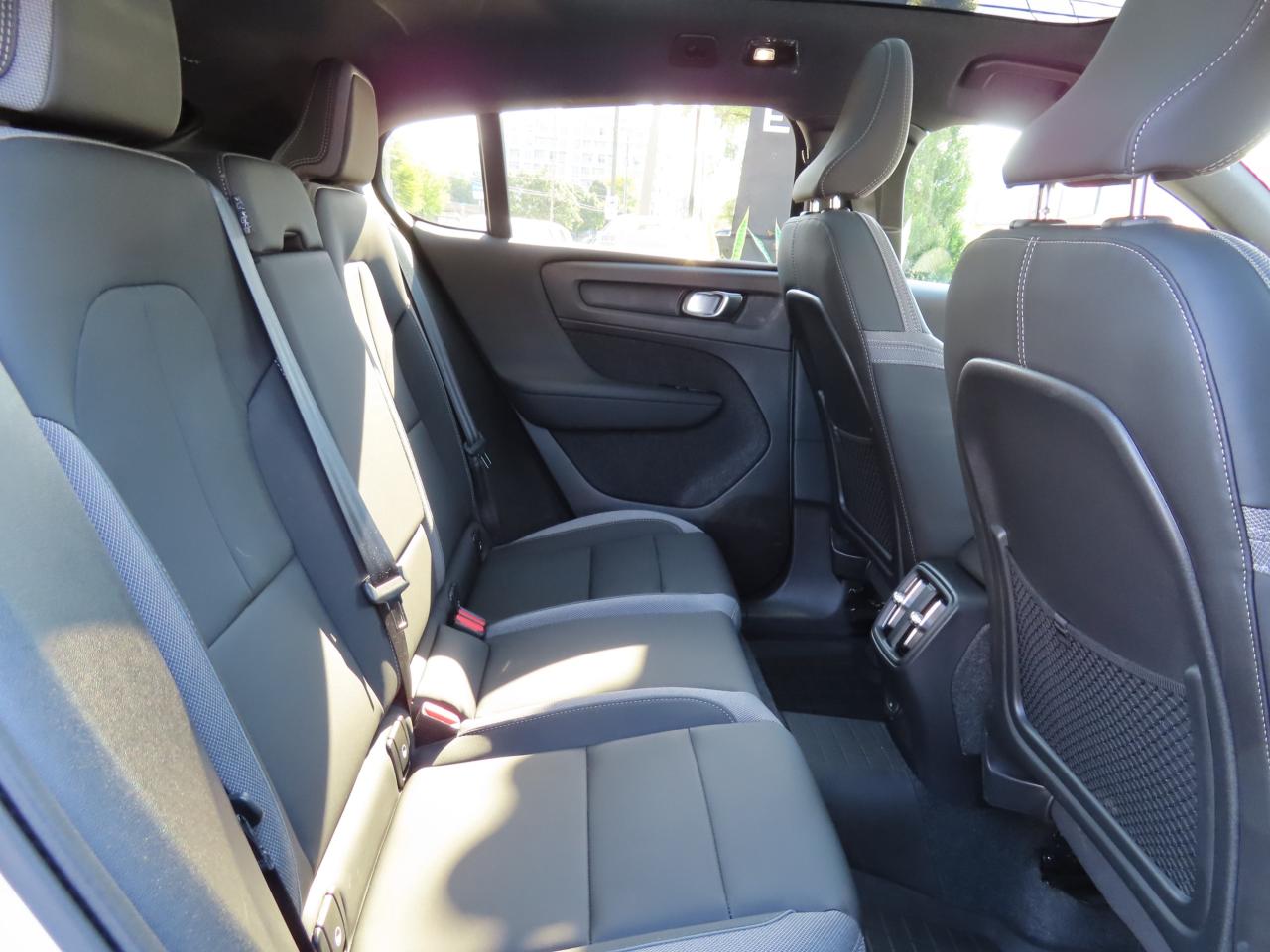 2024 Volvo C40 Recharge Pure Electric CORE Pure Electric - Blind Spot Monitor !!! Photo