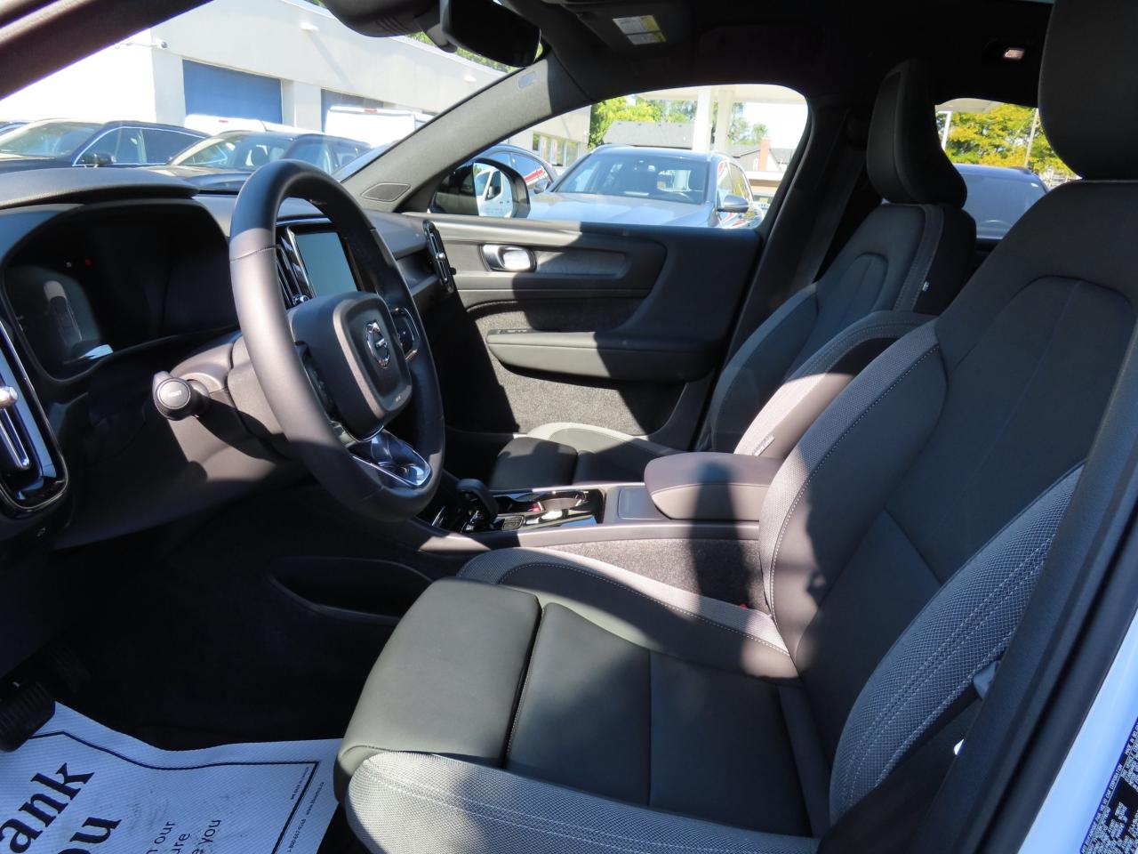 2024 Volvo C40 Recharge Pure Electric CORE Pure Electric - Blind Spot Monitor !!! Photo