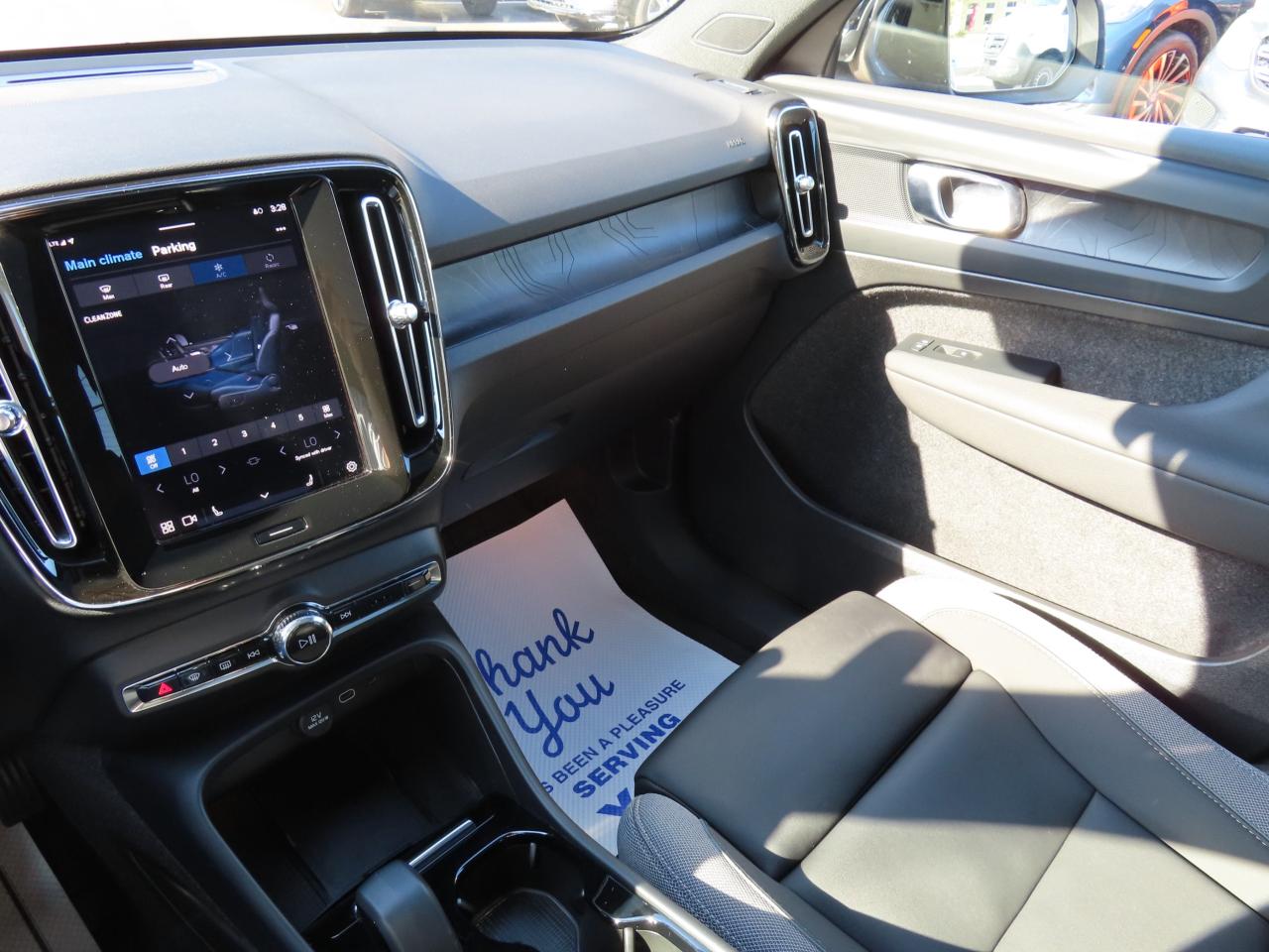 2024 Volvo C40 Recharge Pure Electric CORE Pure Electric - Blind Spot Monitor !!! Photo