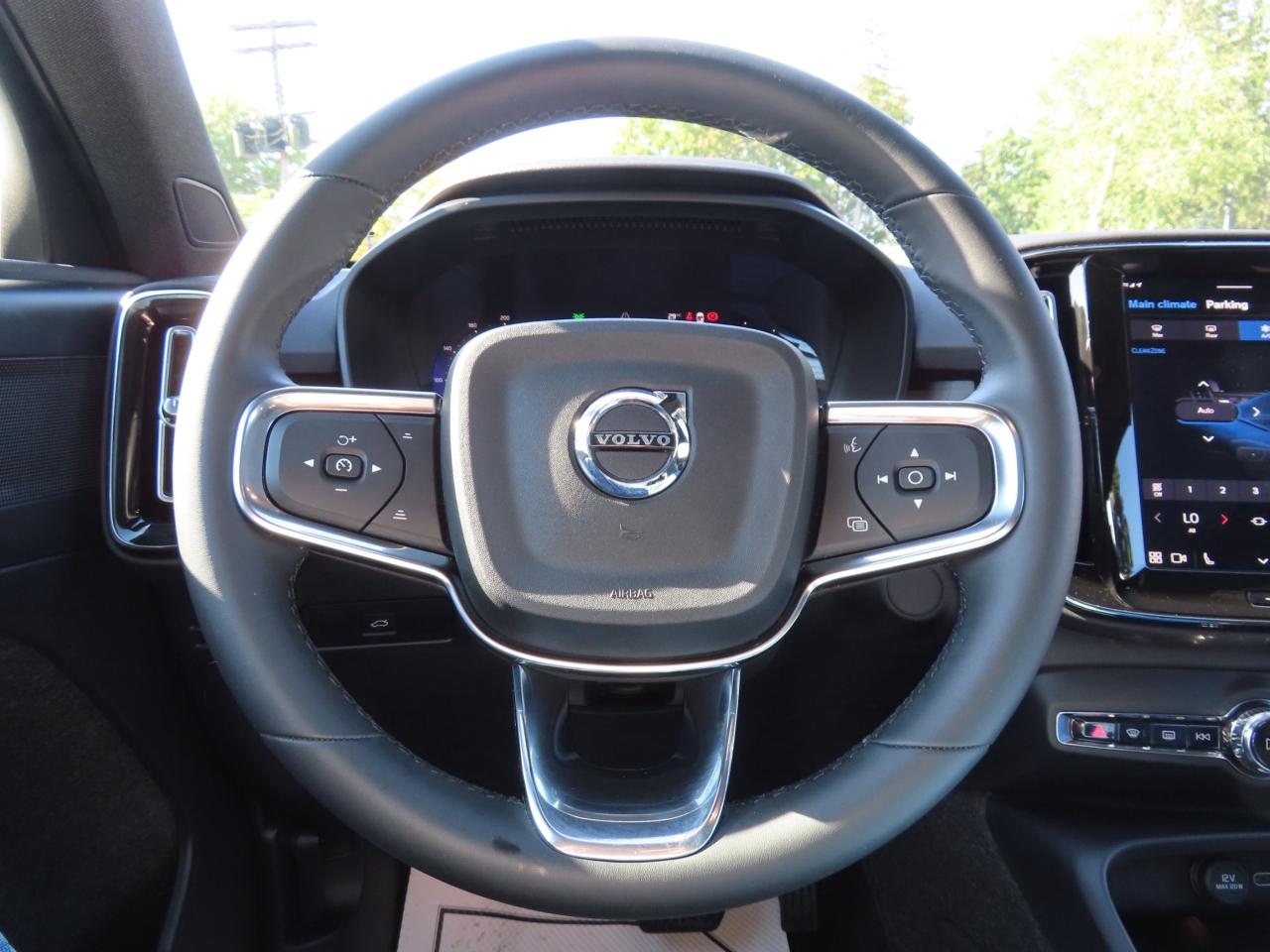 2024 Volvo C40 Recharge Pure Electric CORE Pure Electric - Blind Spot Monitor !!! Photo