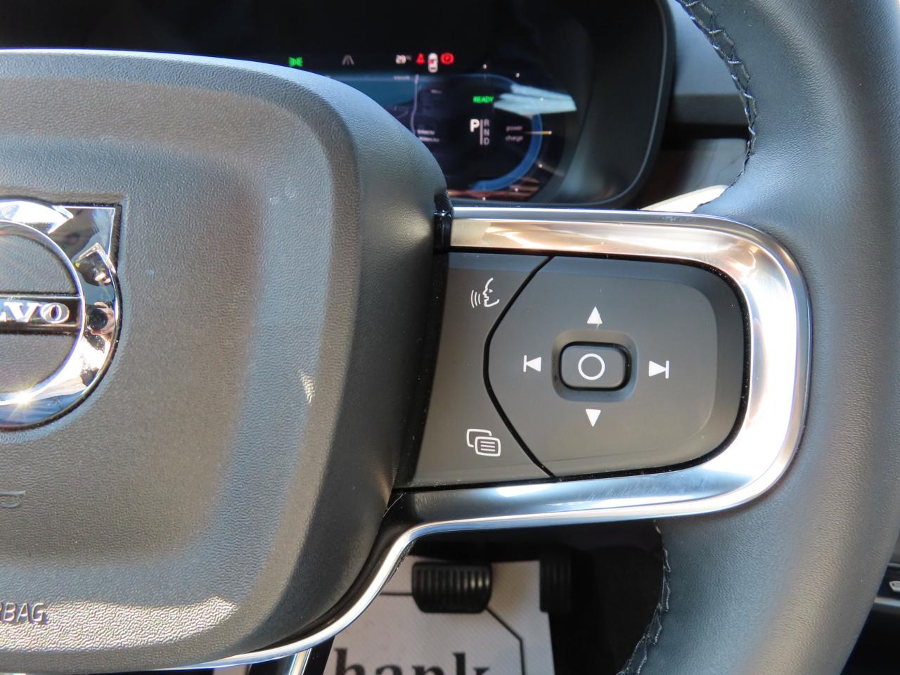 2024 Volvo C40 Recharge Pure Electric CORE Pure Electric - Blind Spot Monitor !!! Photo