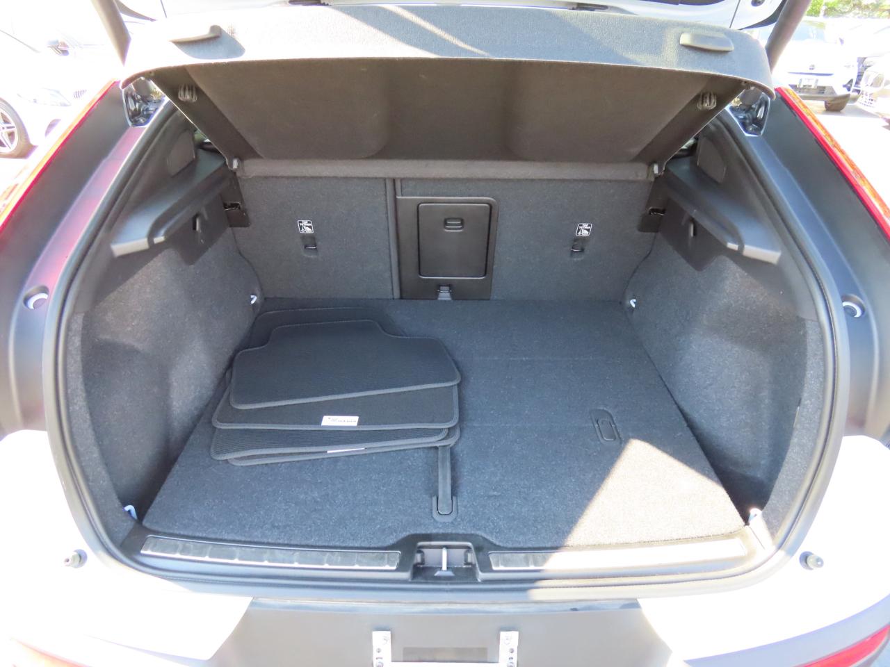 2024 Volvo C40 Recharge Pure Electric CORE Pure Electric - Blind Spot Monitor !!! Photo